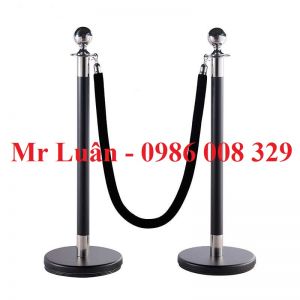 Trụ chắn thép sơn đen dây trùng